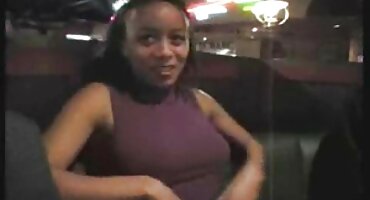 phim sex thảo vy Lace London phim sec hd London cho phép một vòi nước trắng trong ass của cô.